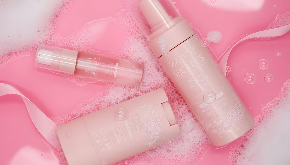 Flacons de mousse nettoyante intime avec pompe, mousse rose et bulles