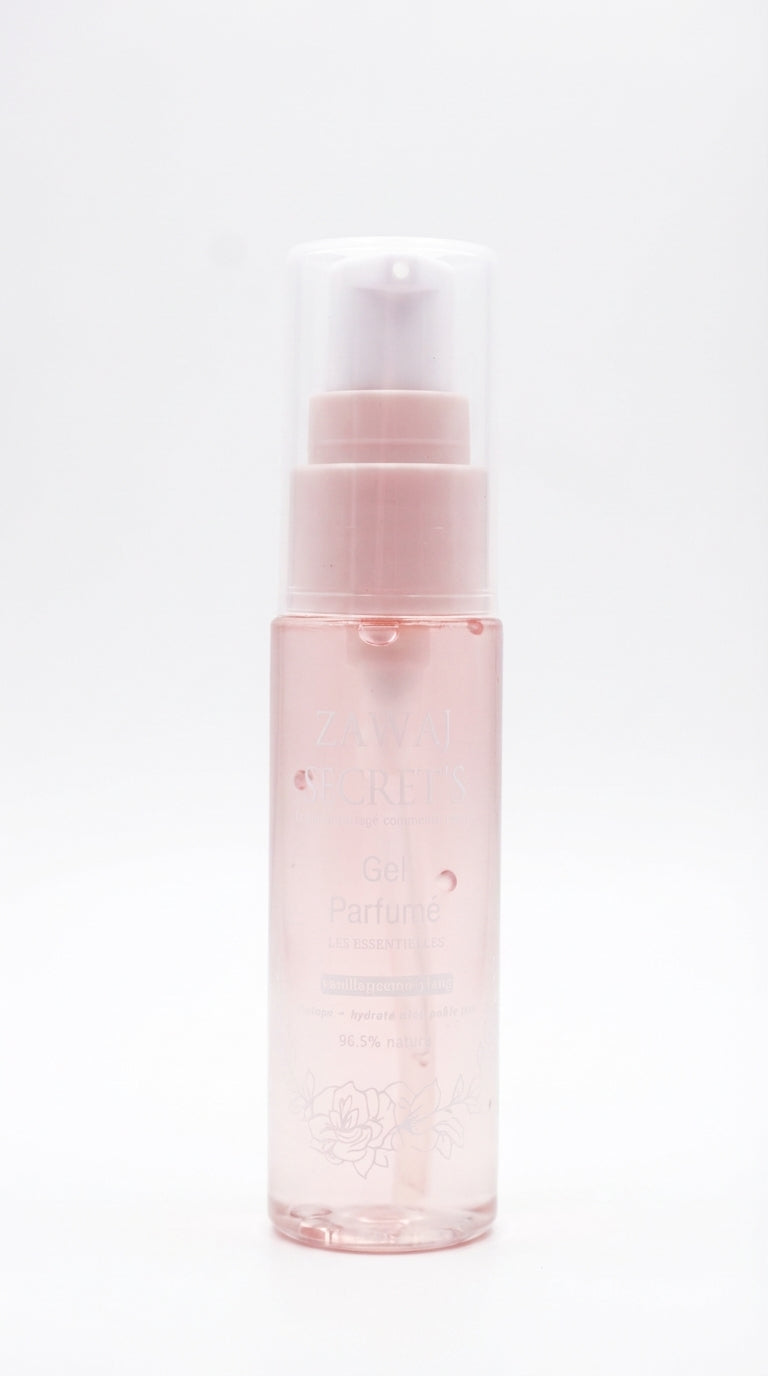 Flacon-pompe du gel parfumé intime rose clair, étiquette et texte au centre