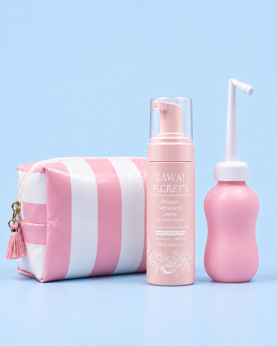 Pack Fresh Muse Zawaj Secret's avec mousse nettoyante intime, trousse et douchette nomade sur fond bleu