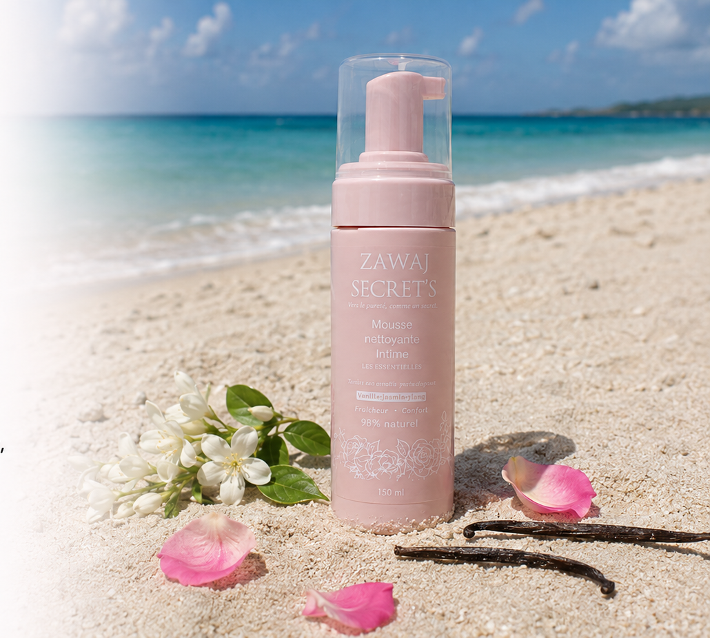 Mousse nettoyante intime Zawaj Secret's sur le sable, fleurs et pétales